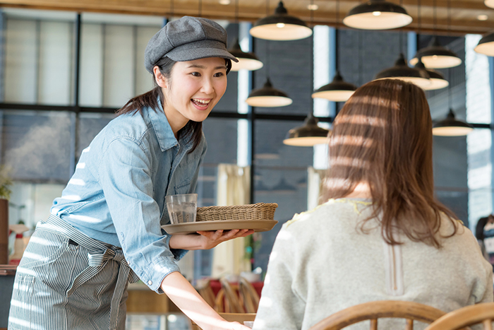 接客など人前に出る仕事をしている